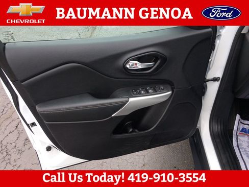 Used 2022 Jeep Cherokee Latitude w/ Trailer Tow Group AWD/4WD image 2