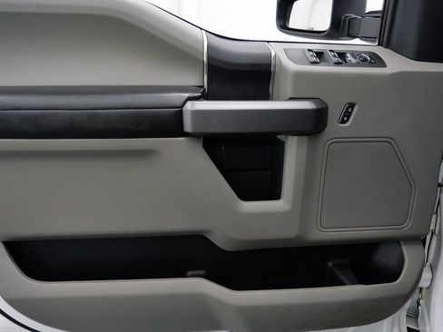 Used 2020 Ford F150 XLT w/ Heavy-Duty Payload Package AWD/4WD image 12