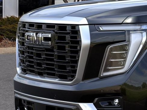 New 2026 GMC Yukon Denali w/ Denali Reserve Package AWD/4WD image 13