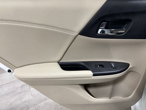 Used 2017 Honda Accord Touring image 17