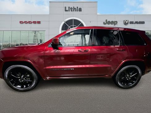 Used 2020 Jeep Grand Cherokee Altitude image 3