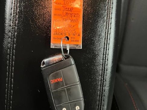 Used 2025 Jeep Compass Trailhawk AWD/4WD image 52