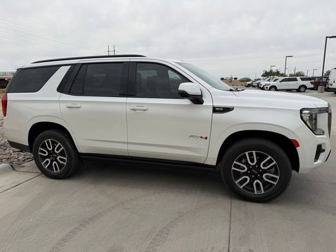 Used 2021 GMC Yukon AT4 w/ AT4 Premium Package AWD/4WD image 3