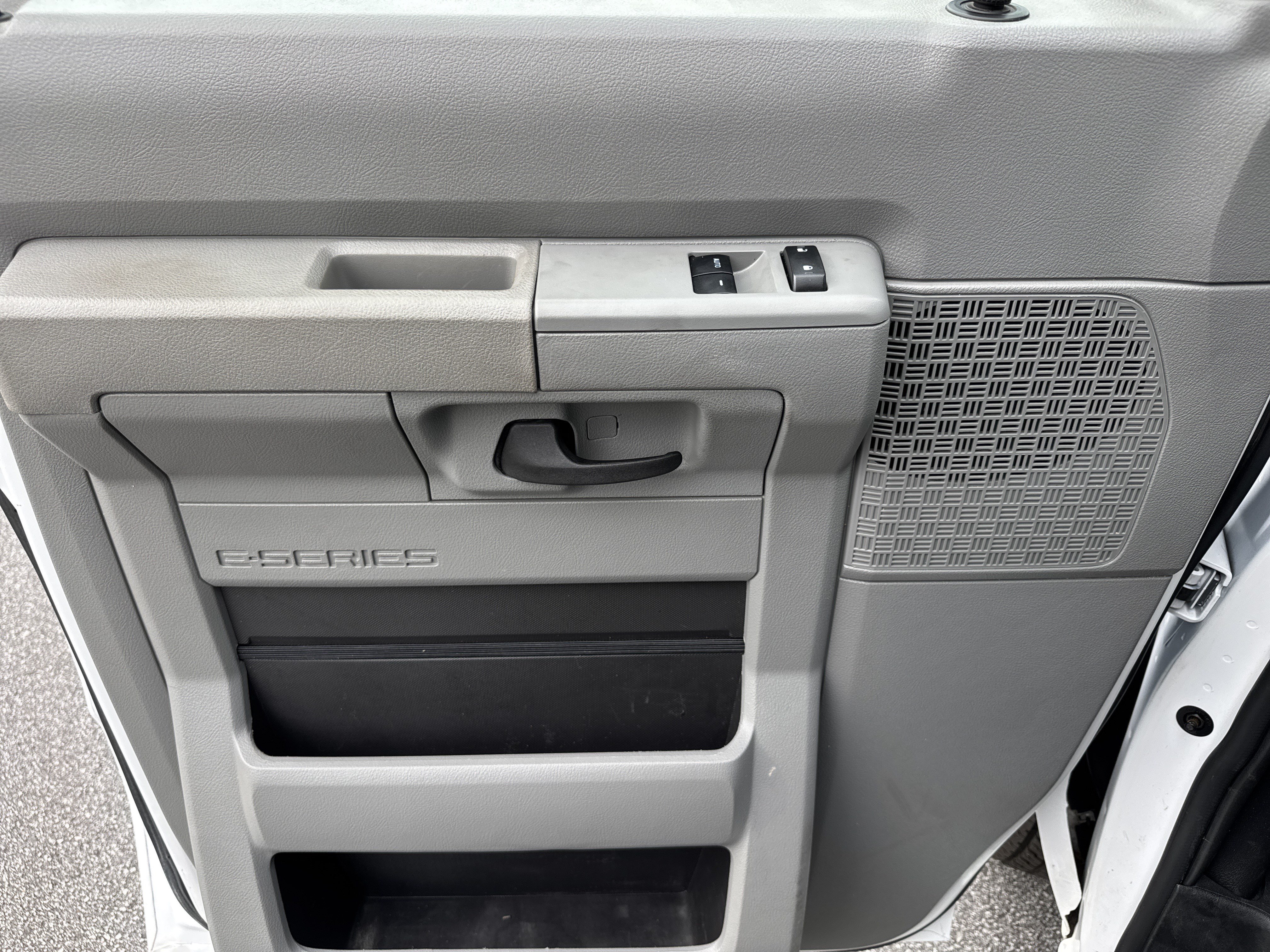 Used 2023 Ford E-450 and Econoline 450 Super Duty w/ Power Windows & Locks Group RWD image 14