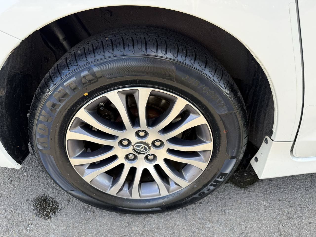 Used 2018 Toyota Sienna XLE w/ XLE Navigation Package FWD image 40
