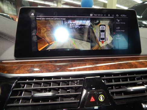 Used 2020 BMW 540i xDrive w/ M Sport Package image 24