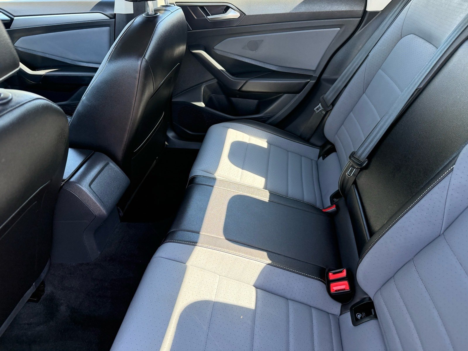 Used 2025 Volkswagen Jetta SE FWD image 27