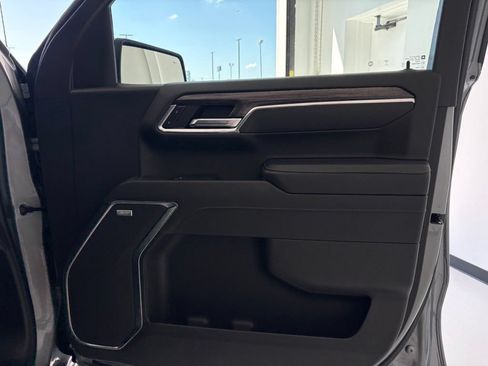 Used 2024 Chevrolet Silverado 1500 LTZ AWD/4WD image 46