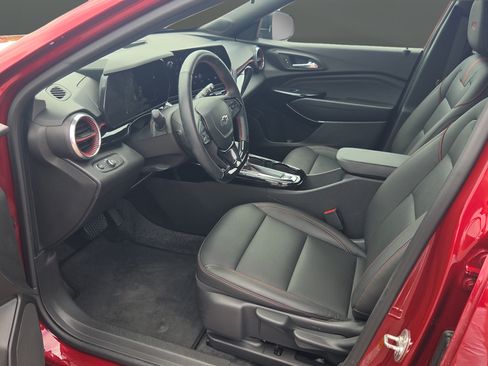 Used 2024 Chevrolet Trax RS w/ Driver Confidence Package FWD image 9