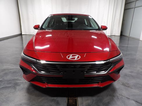 Used 2024 Hyundai Elantra SEL w/ Convenience Package FWD image 3