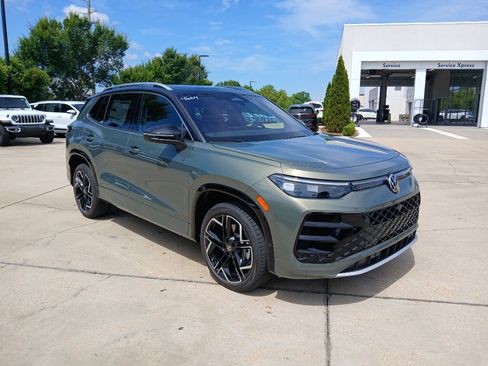 New 2026 Volkswagen Tiguan SEL R-Line AWD/4WD image 1
