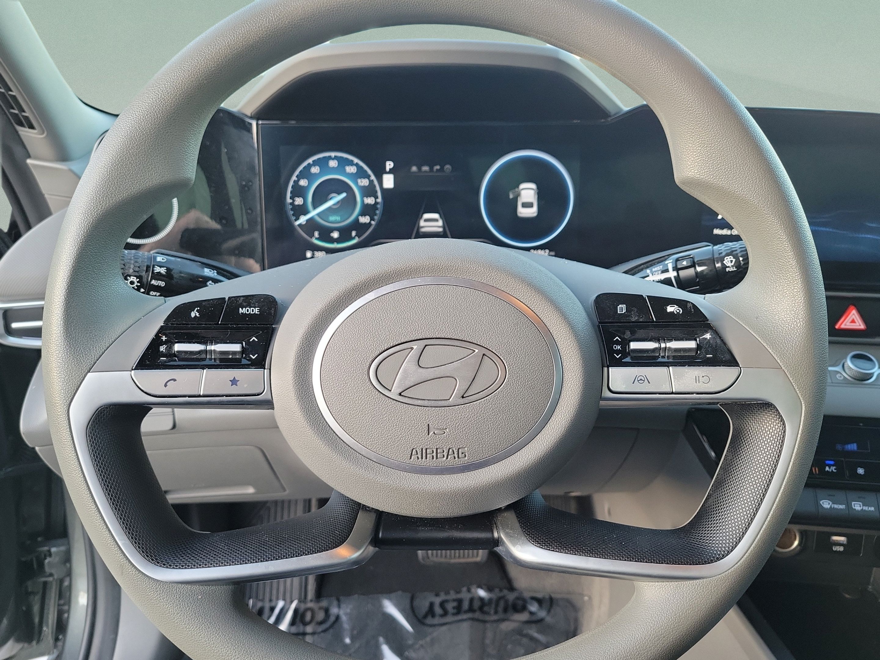 Used 2024 Hyundai Elantra SEL FWD image 17