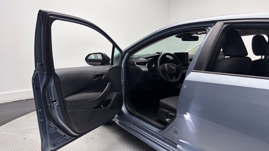 Used 2024 Toyota Corolla LE FWD image 16