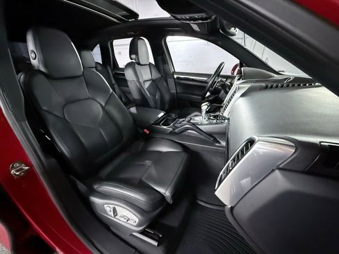 Used 2017 Porsche Cayenne S image 24
