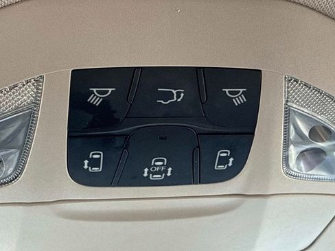 Used 2022 Chrysler Pacifica Touring-L FWD image 39