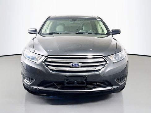 Used 2017 Ford Taurus SE image 2