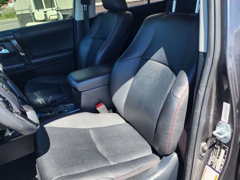 Used 2020 Toyota 4Runner Venture w/ Moonroof Package AWD/4WD image 18