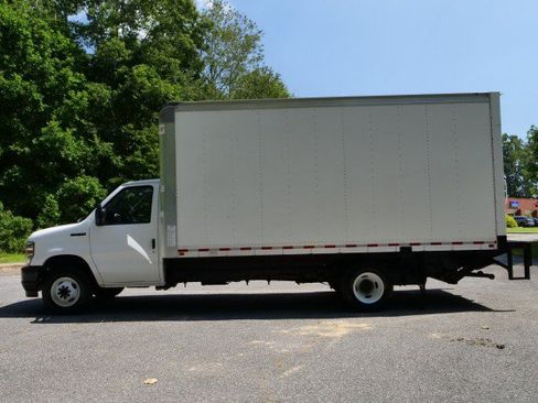 Used 2024 Ford E-450 and Econoline 450 Super Duty w/ Power Windows & Locks Group RWD image 40