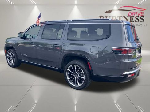 Used 2024 Jeep Wagoneer L Series III w/ Premium Group I AWD/4WD image 12