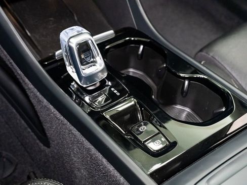 Used 2024 Volvo XC40 B5 Plus w/ Climate Package image 20