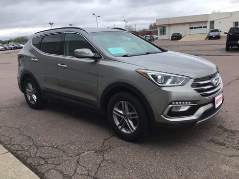 Used 2017 Hyundai Santa Fe Sport w/ 2.4L Value Package 06 FWD image 4