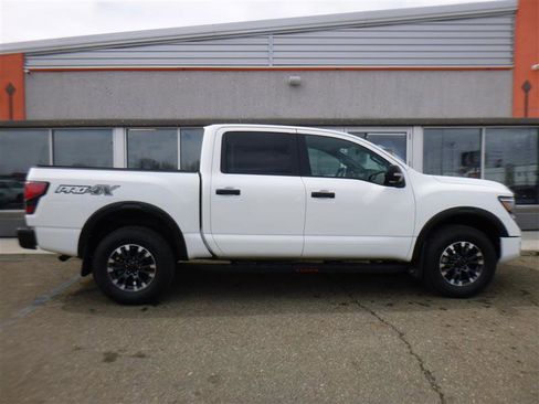 Used 2024 Nissan Titan PRO-4X w/ Pro-4x Convenience Package image 5