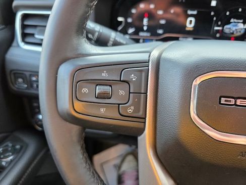 Used 2022 GMC Yukon XL Denali image 11