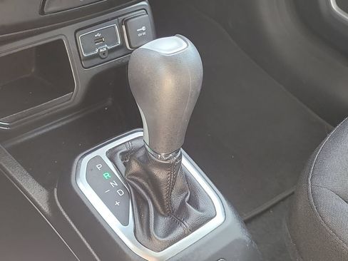 Used 2020 Jeep Renegade Sport w/ Sport Appearance Group FWD image 26