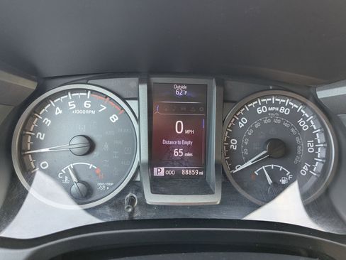 Used 2019 Toyota Tacoma TRD Off-Road image 17