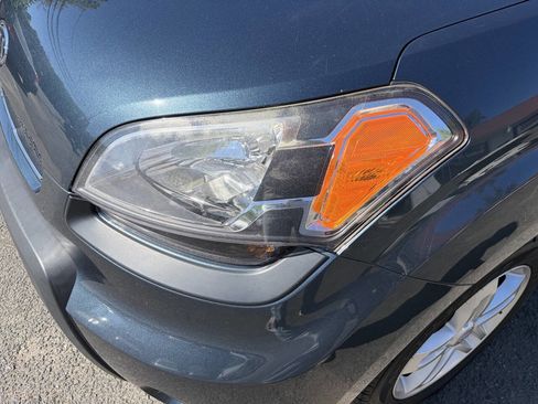 Used 2011 Kia Soul + FWD image 6
