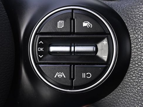 Used 2025 Kia Soul LX w/ LX Technology Package FWD image 34