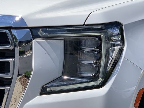 Used 2024 GMC Yukon XL SLT w/ SLT Luxury Package AWD/4WD image 6