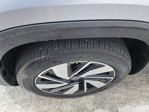 Used 2024 Volkswagen Atlas SEL AWD/4WD image 8