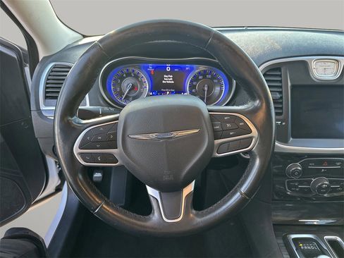 Used 2019 Chrysler 300 Touring w/ Sport Appearance Package image 13
