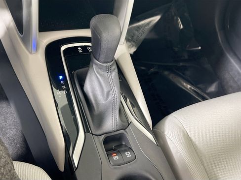 Used 2023 Toyota Corolla Cross L image 16