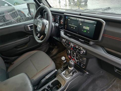 Used 2025 Jeep Gladiator Rubicon image 12