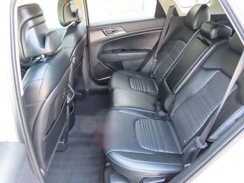 Used 2023 Kia Sportage SX image 28