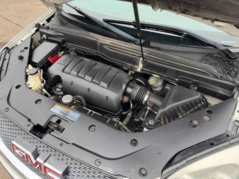 Used 2012 GMC Acadia SLE image 24