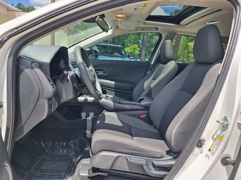 Used 2022 Honda HR-V EX image 9