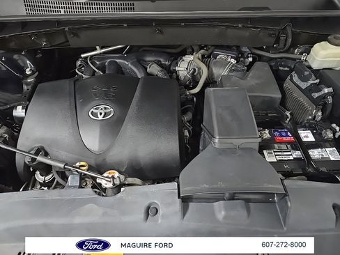 Used 2018 Toyota Highlander XLE image 16