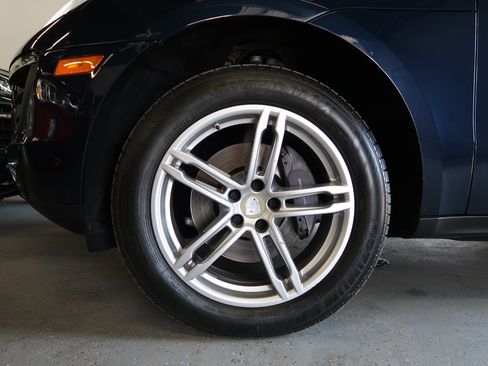 Used 2018 Porsche Macan AWD/4WD image 42