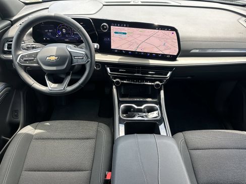 Used 2025 Chevrolet Traverse LT FWD image 18