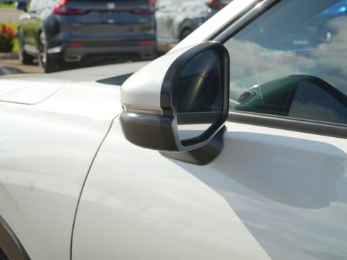 Used 2025 Honda HR-V EX-L image 11