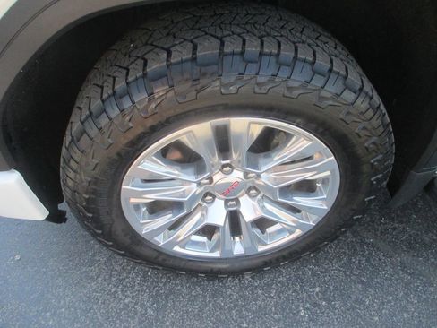 Used 2022 GMC Sierra 1500 Denali w/ Driver Alert Package II AWD/4WD image 15