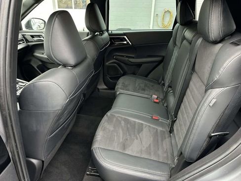Used 2023 Mitsubishi Outlander SE Black Edition image 16