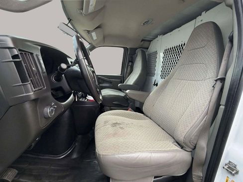 Used 2022 GMC Savana 2500 w/ Driver Convenience Package RWD image 9