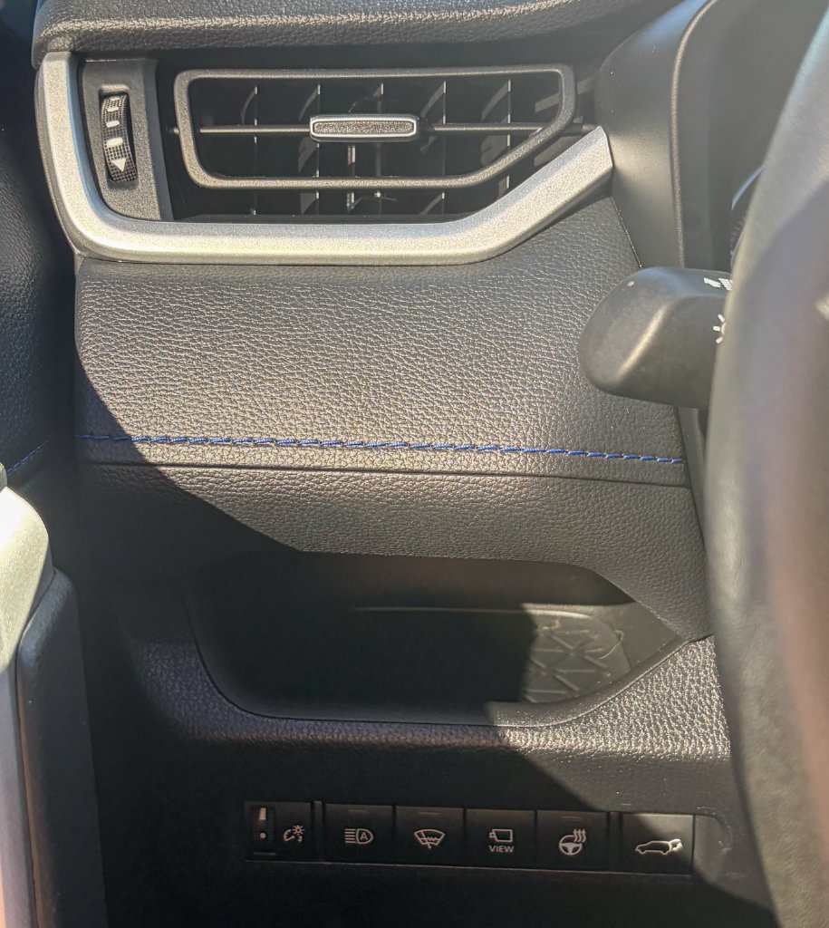Used 2022 Toyota RAV4 XSE AWD/4WD image 9