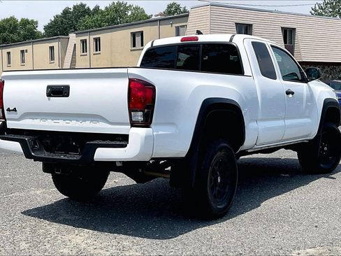 Used 2019 Toyota Tacoma SR w/ SX Package AWD/4WD image 12