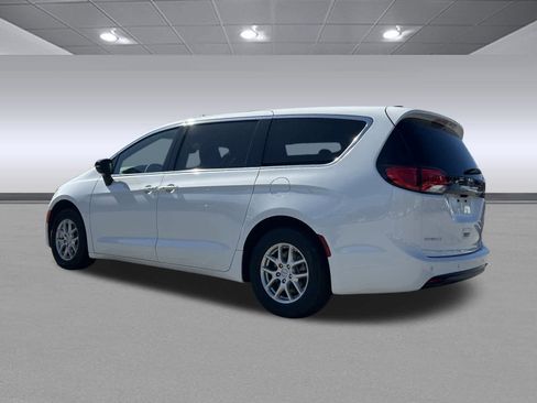 New 2026 Chrysler Voyager LX image 5