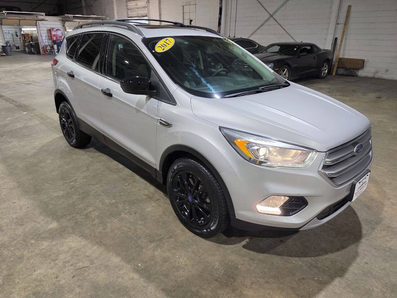 Used 2017 Ford Escape SE w/ Equipment Group 201A AWD/4WD image 17